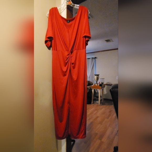Red dress with slit sleeves. I accept offers - Picture 2 of 7